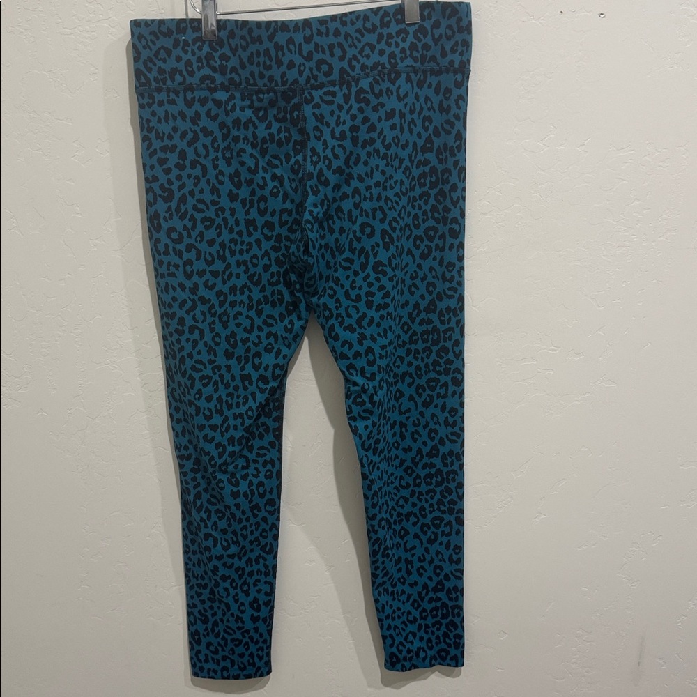 Victoria's Secret PINK Animal Print Yoga Leggings - Picture 3 of 5